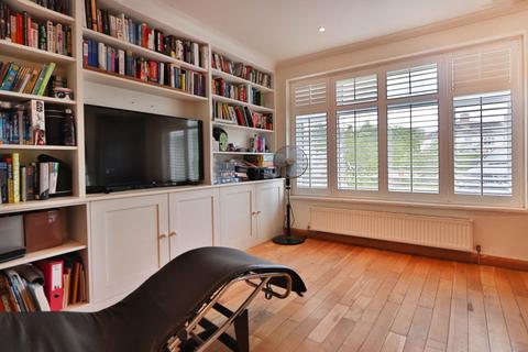 4 bedroom semi-detached house for sale, Bazalgette Gardens, New Malden