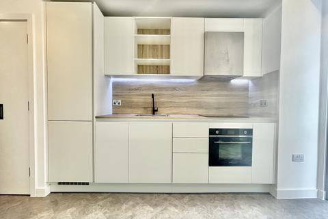 Studio to rent, Skyline Apartments, London E3