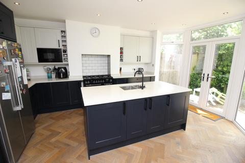 4 bedroom semi-detached house to rent, Manor Drive North, Worcester Park KT4