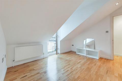 4 bedroom apartment to rent, Finchley Road, London, NW2