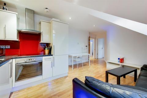 4 bedroom apartment to rent, Finchley Road, London, NW2