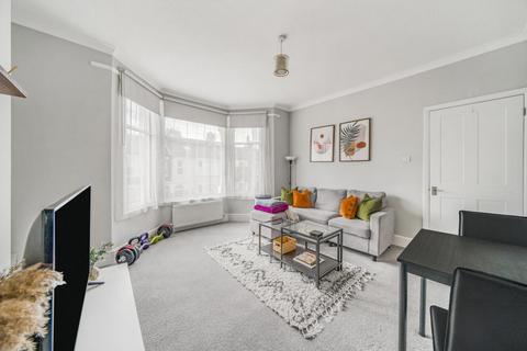 2 bedroom flat for sale, Wellmeadow Road, Catford