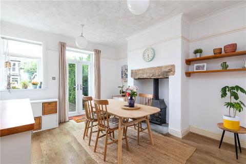 3 bedroom terraced house for sale, Lawn Avenue, Burley in Wharfedale, Ilkley, West Yorkshire, LS29