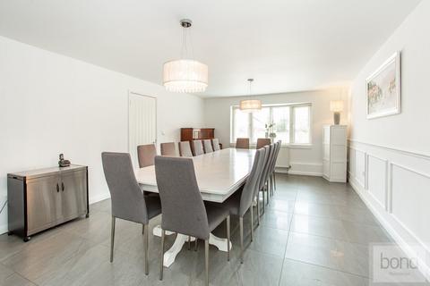 5 bedroom chalet for sale, Southend Road, Chelmsford CM2