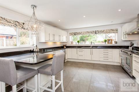 5 bedroom chalet for sale, Southend Road, Chelmsford CM2