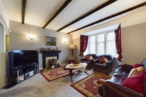 16 King Edwards Avenue, Gloucester, GL1 5DB