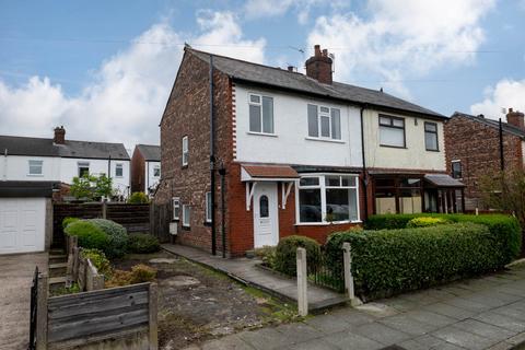 3 bedroom semi-detached house to rent, Caldy Road, Salford