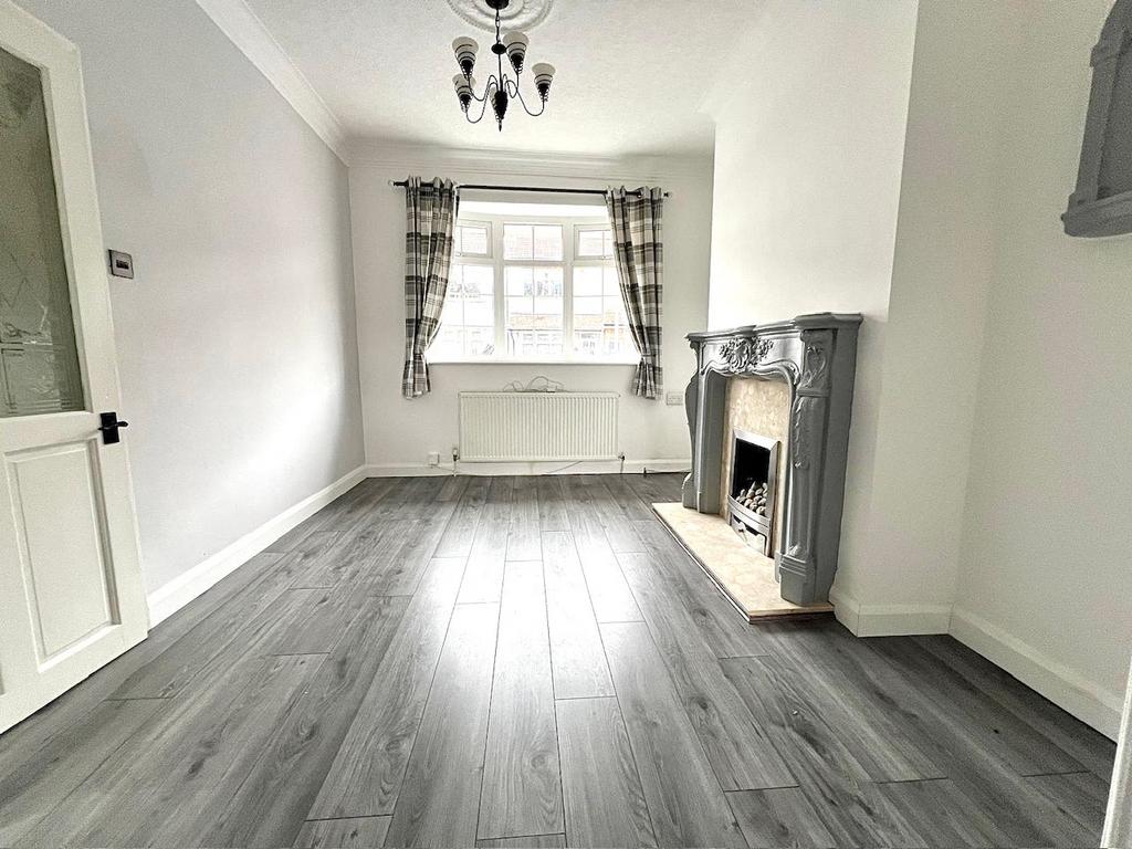 Cooper Road, Grimsby, DN32 3 bed terraced house to rent £600 pcm (£138 pw)