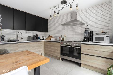 3 bedroom apartment for sale, Brooke Road, London, N16