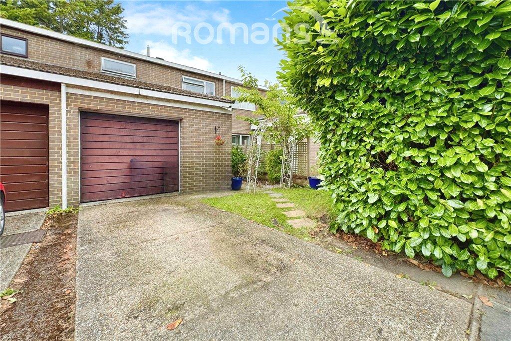 Rugby Close, Owlsmoor, Sandhurst 3 bed terraced house for sale £350,000