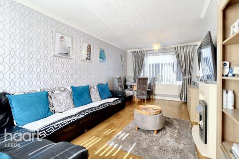 3 bedroom semi-detached house for sale, Blencarn View, Leeds
