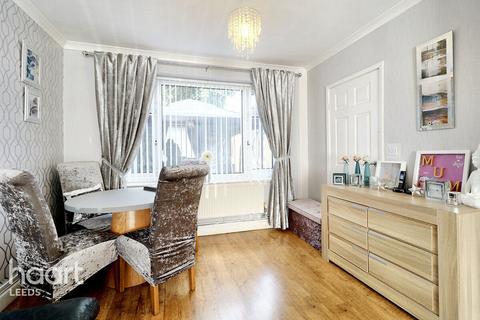 3 bedroom semi-detached house for sale, Blencarn View, Leeds