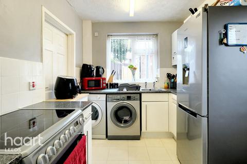 3 bedroom semi-detached house for sale, Blencarn View, Leeds