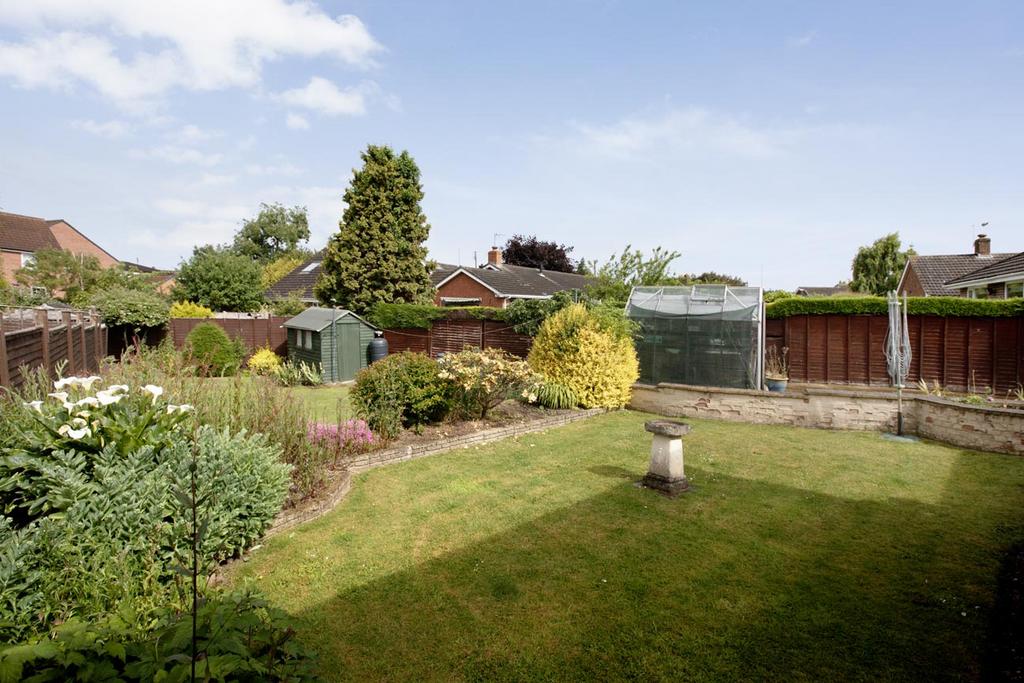Sylvan Way, Monkton Heathfield TA2 2 bed detached bungalow for sale £
