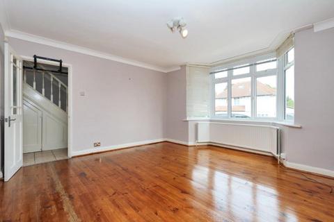 4 bedroom detached house to rent, Chiltern Drive, Surbiton KT5