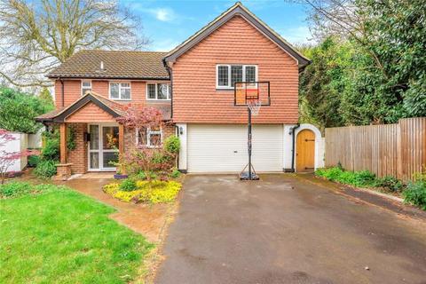 5 bedroom detached house to rent, Wych Hill Lane, Woking GU22