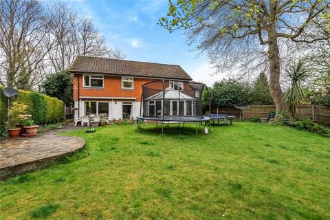 5 bedroom detached house to rent, Wych Hill Lane, Woking GU22