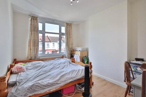 3 bedroom end of terrace house for sale, Beverley Road, New Malden