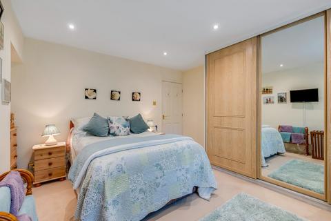 2 Back O The Beck, Skipton, BD23 1PH