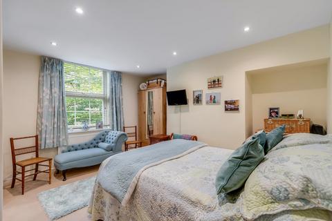 2 Back O The Beck, Skipton, BD23 1PH