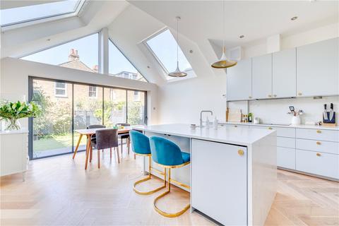 17 Stuart Road, London, SW19 8DJ