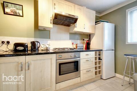 1 bedroom flat for sale, Dutch Barn Close, Staines-upon-Thames