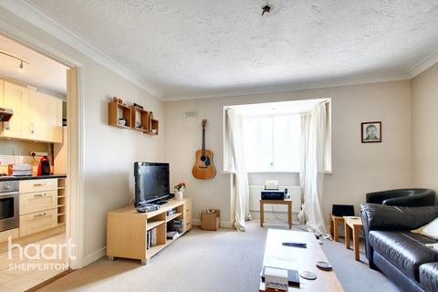 1 bedroom flat for sale, Dutch Barn Close, Staines-upon-Thames