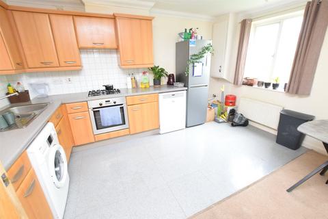 2 bedroom apartment for sale, Carlisle Road, Romford RM1