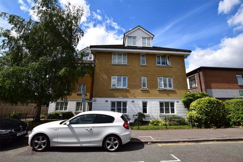 2 bedroom apartment for sale, Buckingham Court, Romford RM1