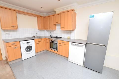 2 bedroom apartment for sale, Buckingham Court, Romford RM1