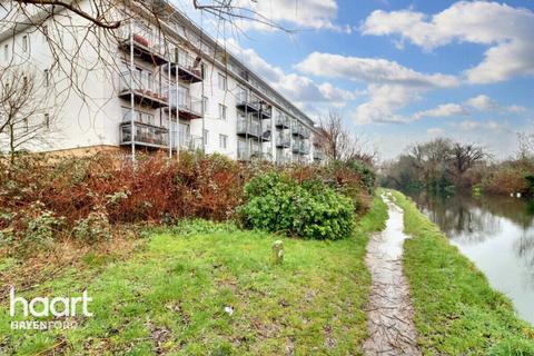 Canalside Gardens, Southall