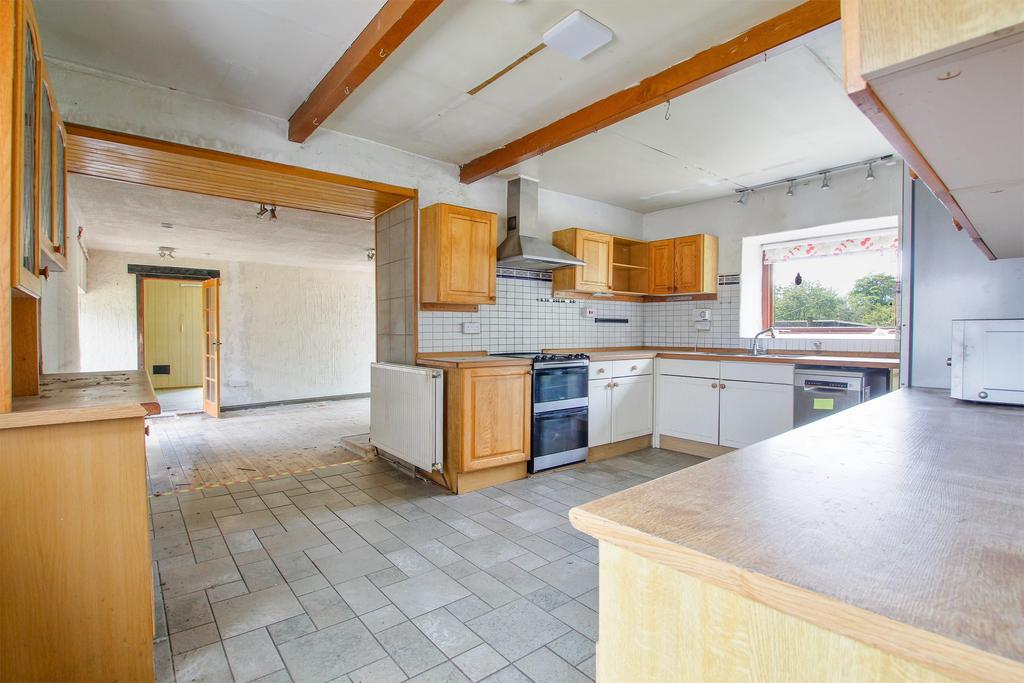 Kilbirnie KA25 4 bed property with land for sale £310,000