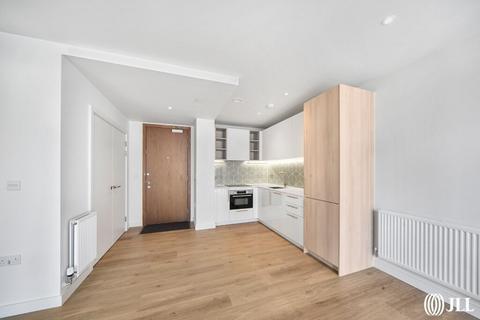 Studio to rent, Mary Neuner Road London N8