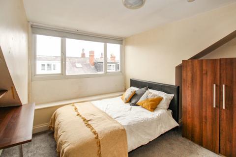 5 bedroom end of terrace house to rent, BILLS INCLUDED: Beamsley Terrace, Hyde Park, Leeds, LS6