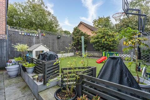 18 Wilberforce Close, Crawley, RH11 9TD