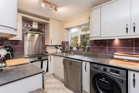 18 Wilberforce Close, Crawley, RH11 9TD