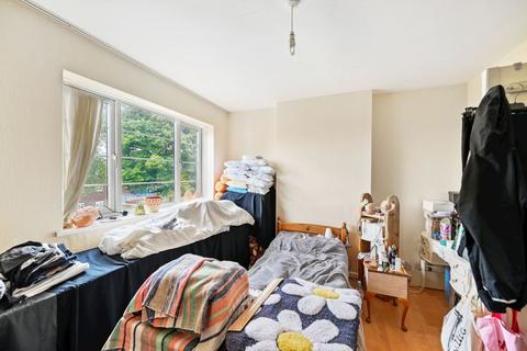 1 bedroom flat for sale, London E8