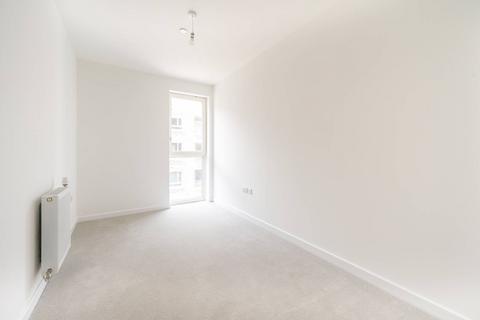 3 bedroom flat to rent, Barking, Barking, London, IG11