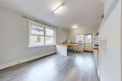 2 bedroom flat for sale, Cheriton High Street, Folkestone, CT19