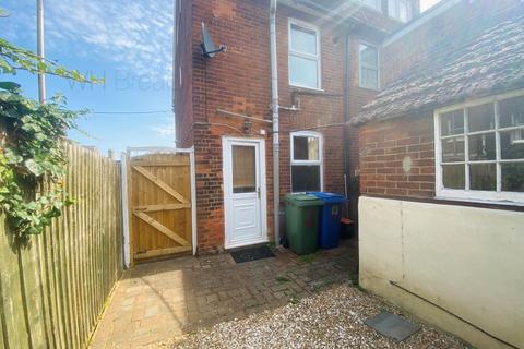 2 bedroom end of terrace house to rent, Victoria Place, Faversham ME13