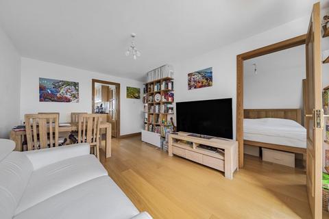 1 bedroom flat for sale, Woking,  Surrey,  GU22