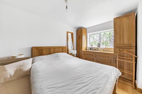 1 bedroom flat for sale, Woking,  Surrey,  GU22