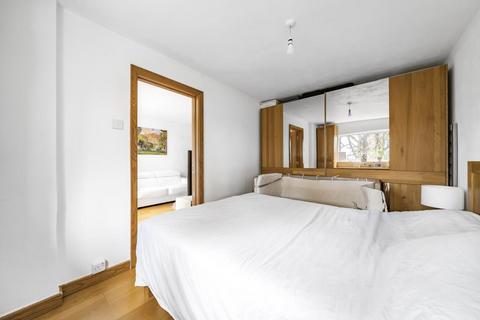 1 bedroom flat for sale, Woking,  Surrey,  GU22