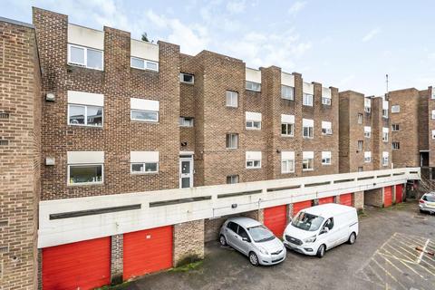 1 bedroom flat for sale, Woking,  Surrey,  GU22