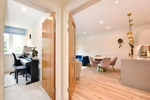 2 bedroom apartment for sale, Crane Lodge, Wharf Lane, Rickmansworth, Hertfordshire, WD3 1GG