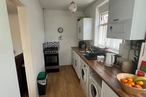 3 bedroom chalet for sale, School Road, Ashford TW15