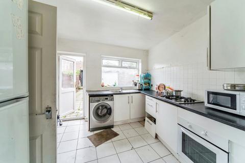 3 bedroom terraced house for sale, Annesley Avenue, London NW9