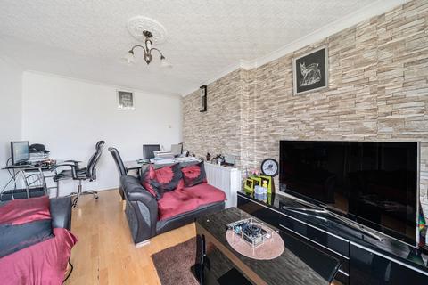 2 bedroom apartment for sale, Consort Road, London