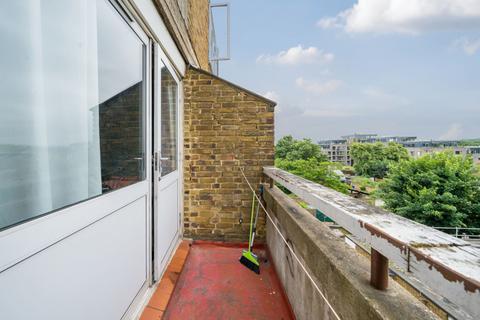 2 bedroom apartment for sale, Consort Road, London