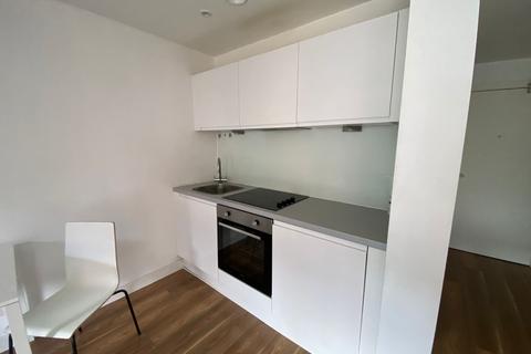 Studio to rent, Wolstenholme Square, Liverpool L1